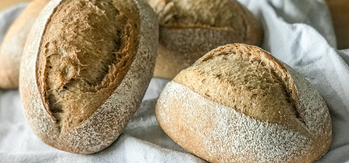 Broodbakkers desembrood — onbekend hoe de foto gemaakt is, recept alleen door ai gecontroleerd